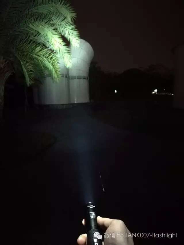 探客強(qiáng)光手電筒 探客強(qiáng)光手電筒