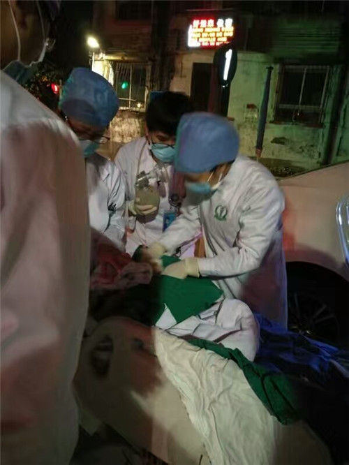 無(wú)影燈，黃光手電筒